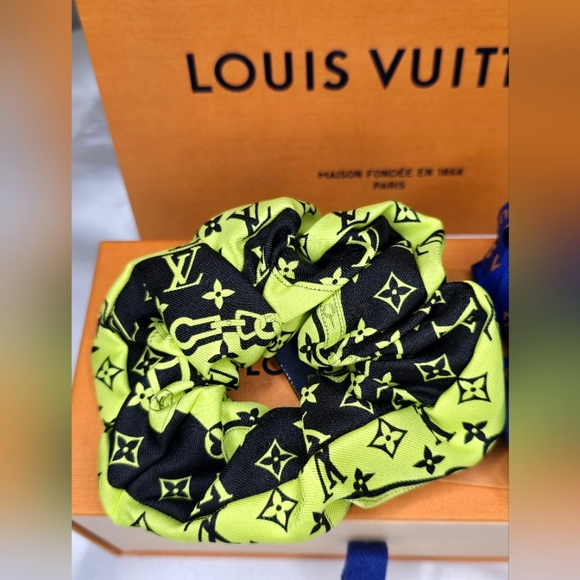 Like New Louis Vuitton Silk Monogram Hair Scrunchie! - Picture 6 of 10